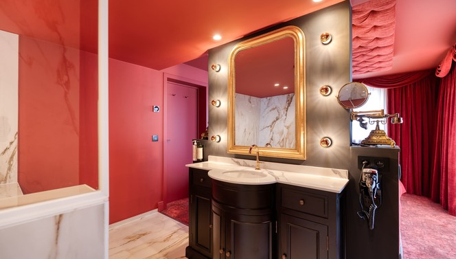 Suite cabaret rouge